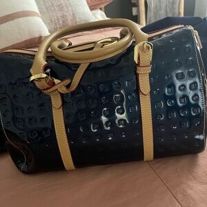 Arcadia Black and Tan Shoulder Bag